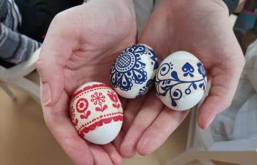 Tvoření vajíček a jarní výzdoba v SeniorCentru Modřice