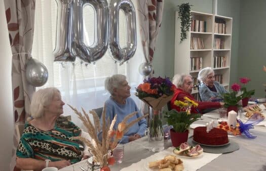 Oslava 100. narozenin klientky SeniorCentra Modřice